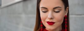 Cum să aplici de fiecare dată corect rujul, la fel ca make-up artiștii tăi preferați
