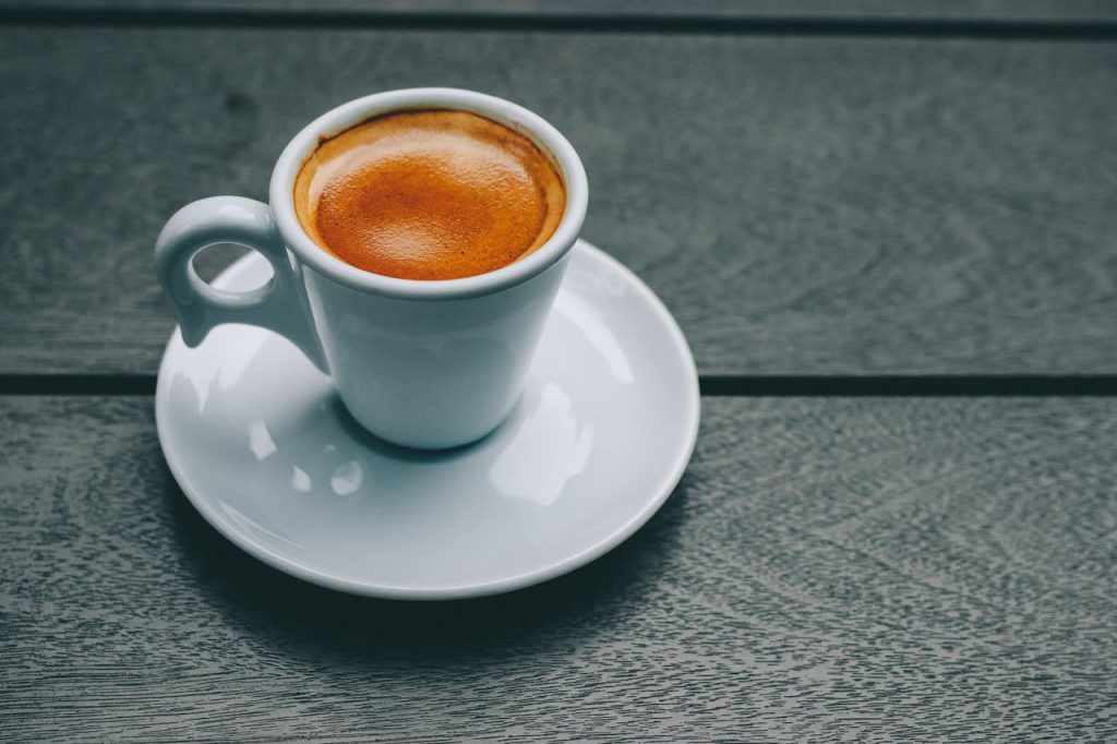 Cum să prepari un espresso de calitate din boabe de cafea bio - care este procesul?