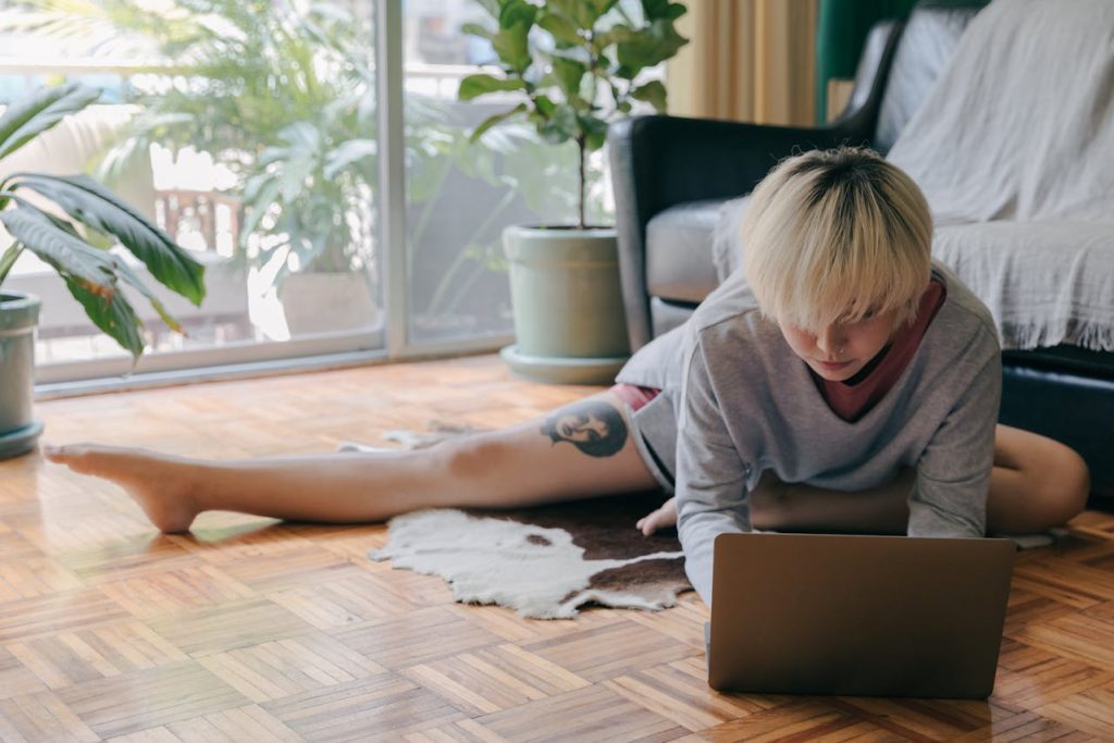Ești curioasă ce presupune o carieră în mediul online? Iată aici o scurtă prezentare